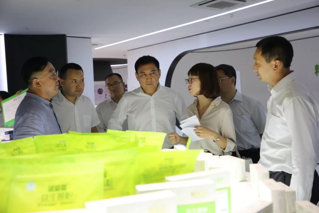 1571282580998023.jpg 為代表講解一然產(chǎn)品.jpg